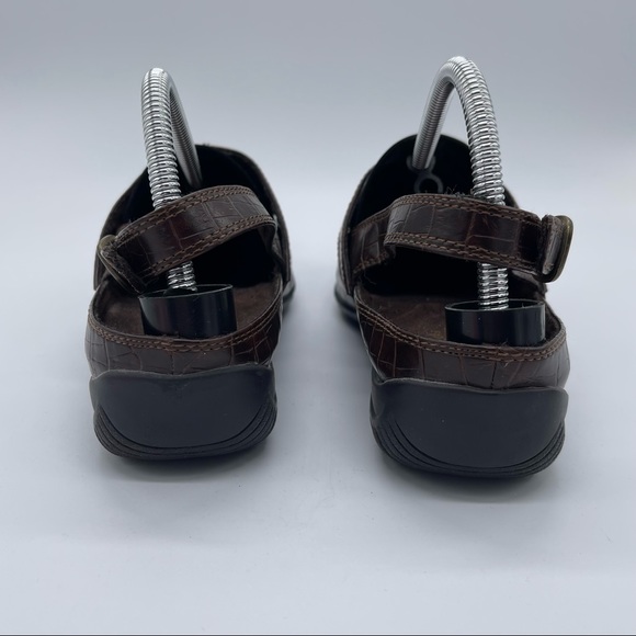 Easy Street, Strap On Shoes Wide Width. Size 9.5WW. Excellent condition! - Picture 3 of 9